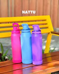 garrafa térmica texturizada amarela. sao varias cores