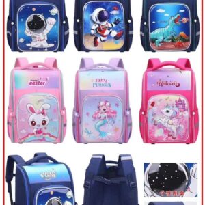 mochilas exibidas na imagem são mochilas escolares infantis com estampas de personagens