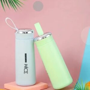 (garrafas térmicas) coloridos, provavelmente feitos de vidro ou plástico e aço inox, com as seguintes características: 